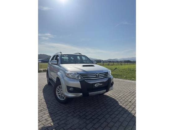TOYOTA HILUX SW4 3.0 SRV 4X4 16V TURBO INTERCOOLER DIESEL 4P AUTOMÁTICO TOYOTA HILUX SW4 3.0 SRV 4X4 16V TURBO INTERCOOLER DIESEL 4P AUTOMÁTICO